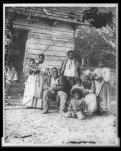 Family_of_African_American_slaves_on_Smith's_Plantation_Beaufort_South_Carolina